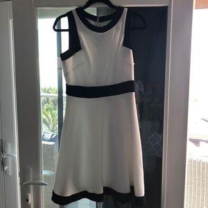 Black and white sleeveless dress white house black market, size 4